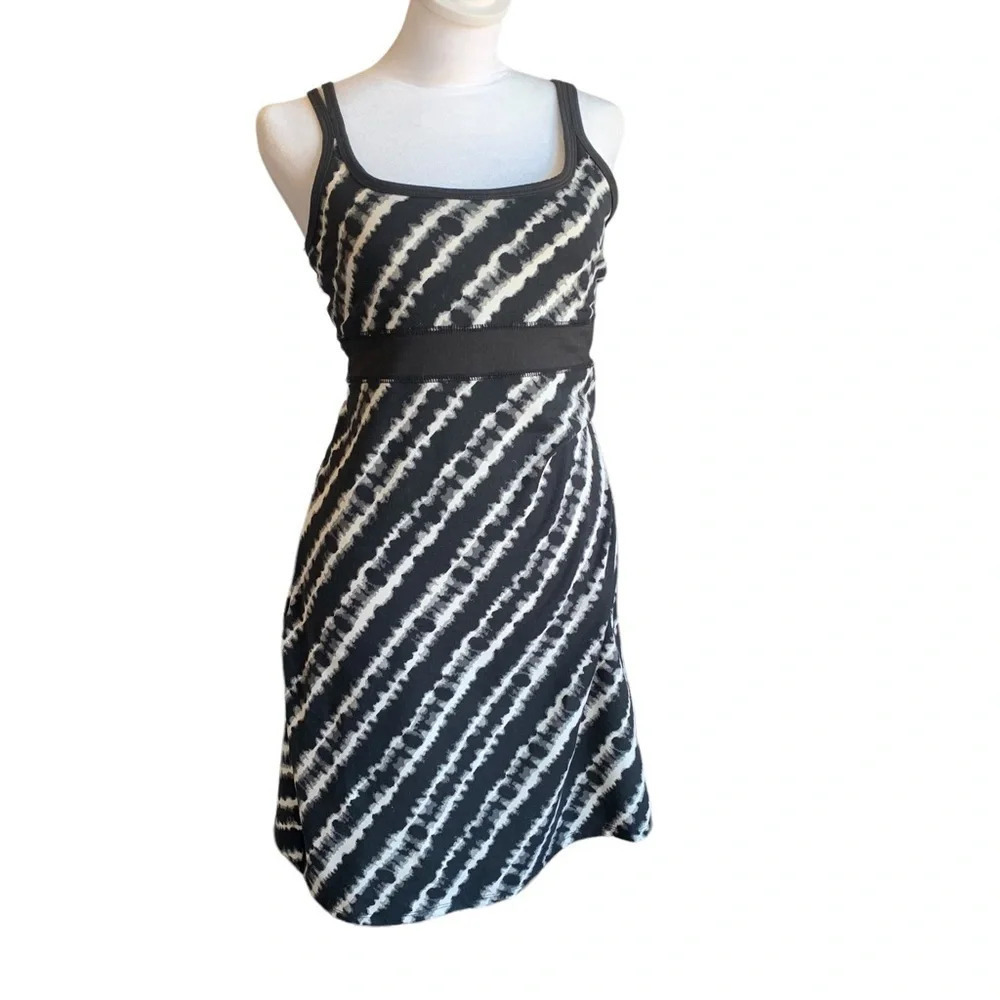 SOYBU women's XS black and white dress with built in bra